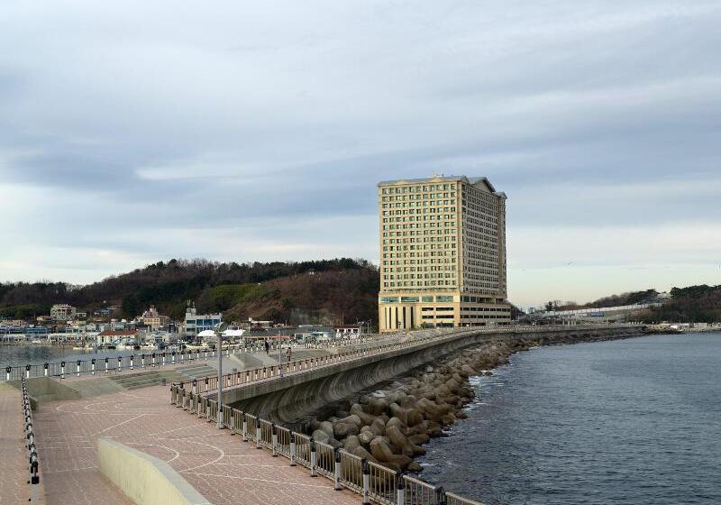 Отель Ramada By Wyndham Gangwon Sokcho
