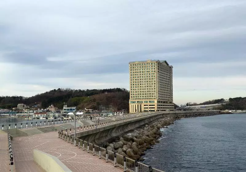 Hotelli Ramada By Wyndham Gangwon Sokcho