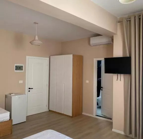 ホテル Saranda Rooms
