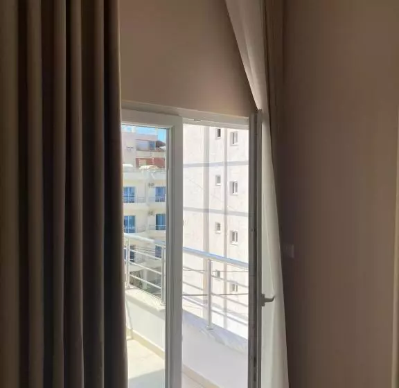 ホテル Saranda Rooms