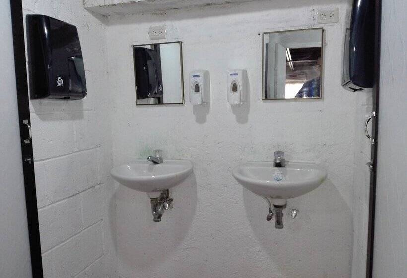 President House Hotel   Hostel