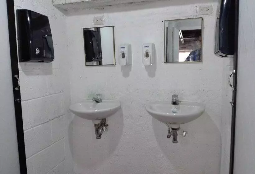 President House Hotel   Hostel