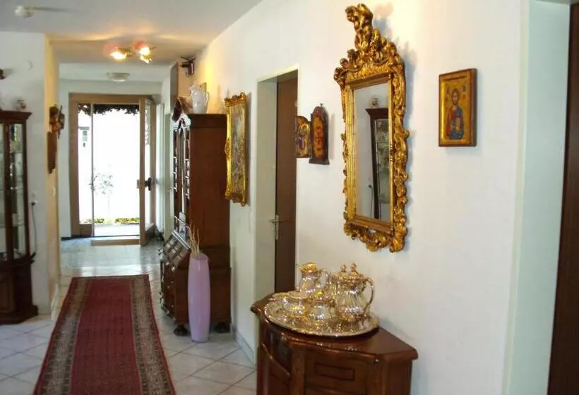 Aamiaismajoitus (B&B) Rheingold Garni