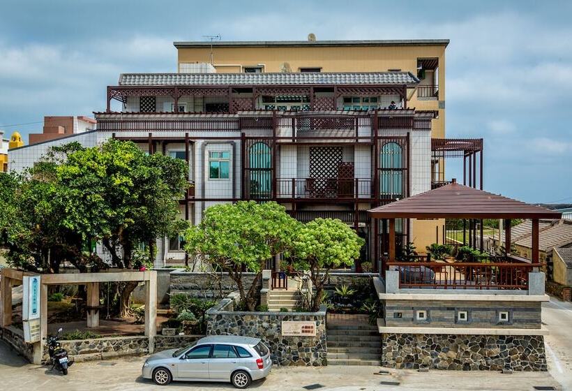 تختخواب و صبحانه Beachcastle & Sea View Villa