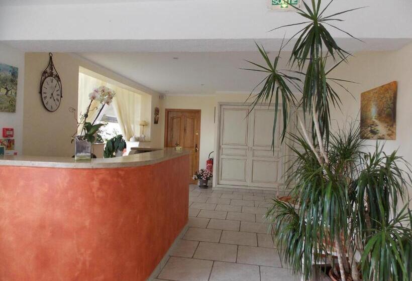 ホテル Au Relais Provencal