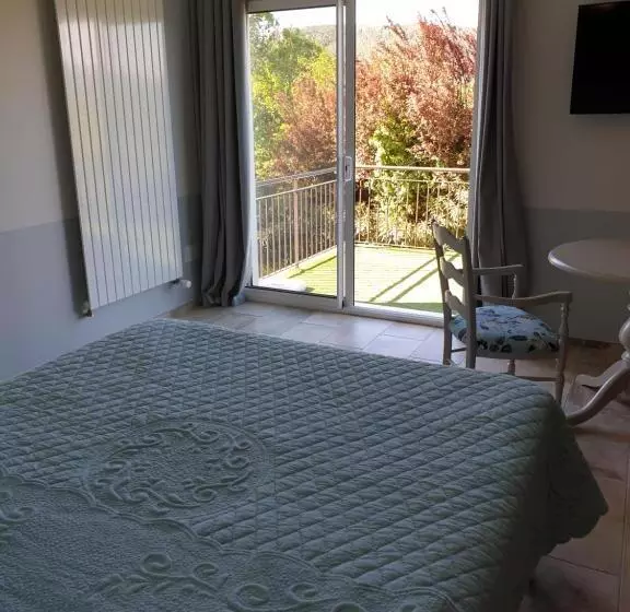 ホテル Au Relais Provencal