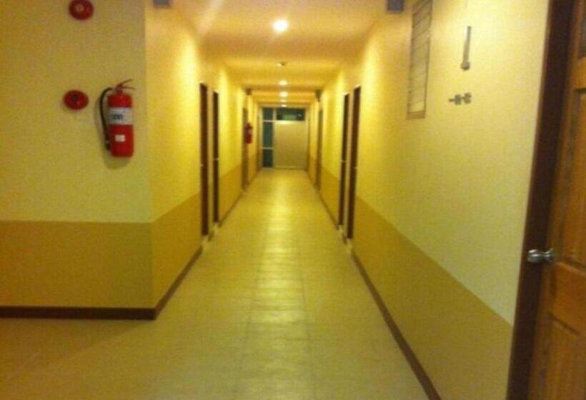 Отель Trat Center