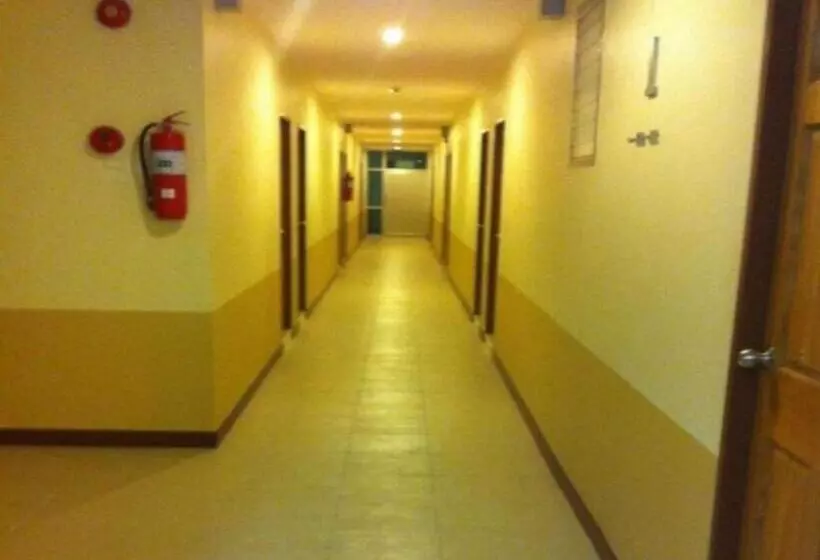 هتل Trat Center