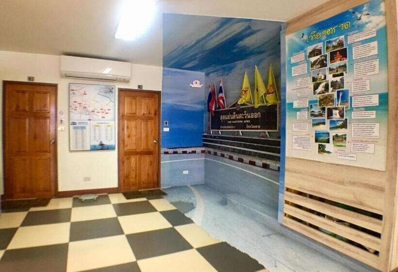 Отель Trat Center