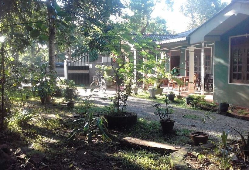 بنسيون Elephant Safari Lodge Sigiriya Junction