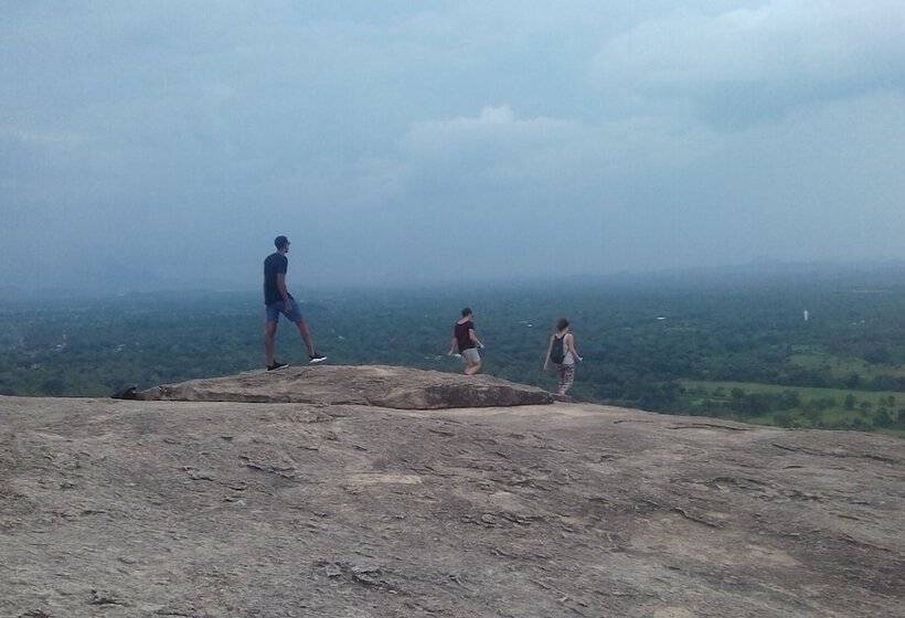 بنسيون Elephant Safari Lodge Sigiriya Junction
