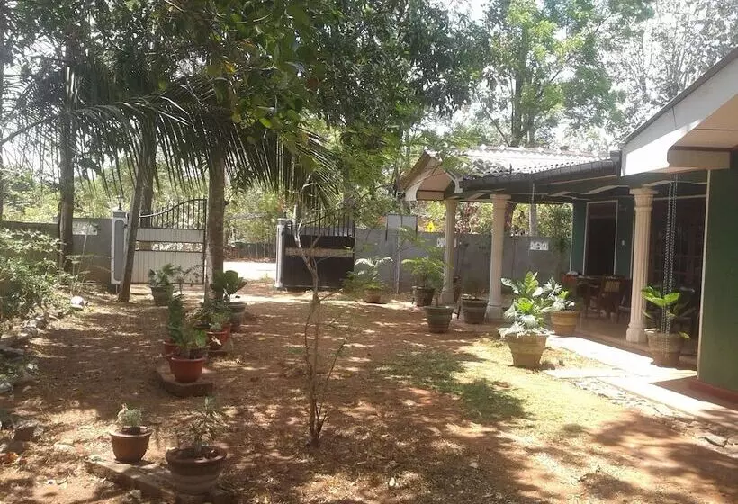 Majatalo Elephant Safari Lodge Sigiriya Junction