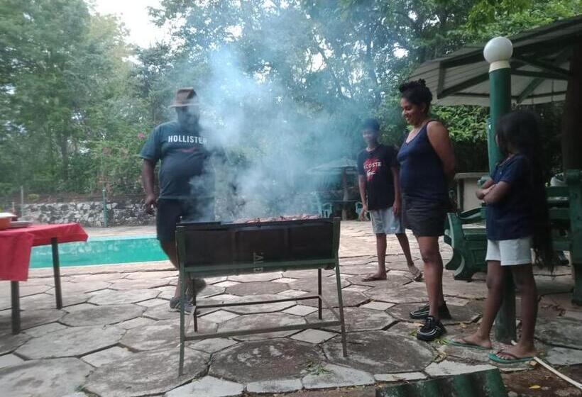 بنسيون Elephant Safari Lodge Sigiriya Junction