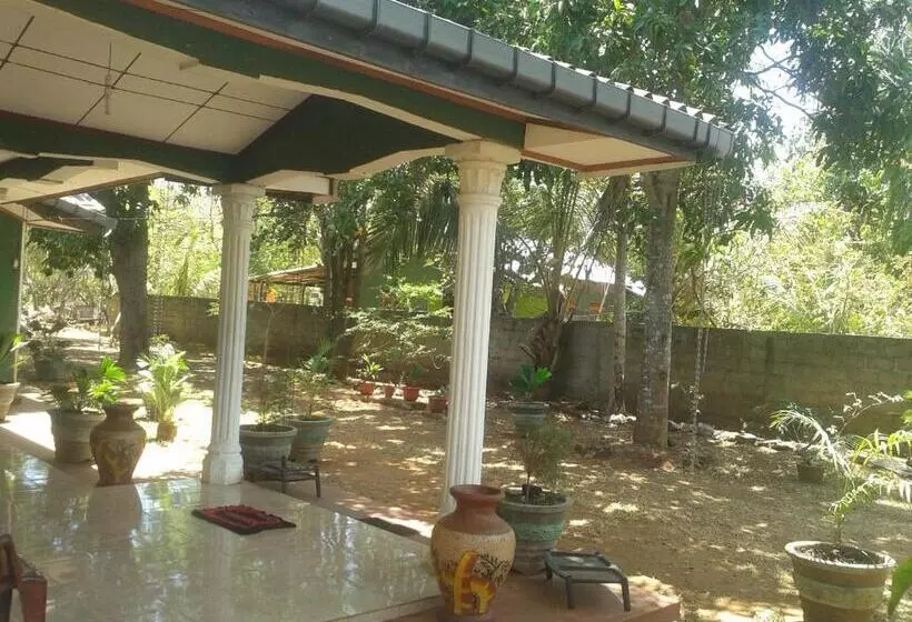 Majatalo Elephant Safari Lodge Sigiriya Junction