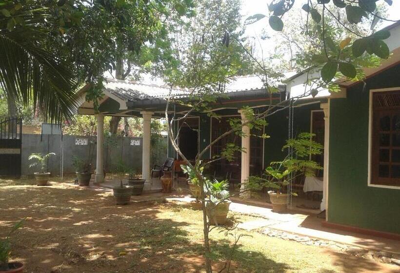 بنسيون Elephant Safari Lodge Sigiriya Junction