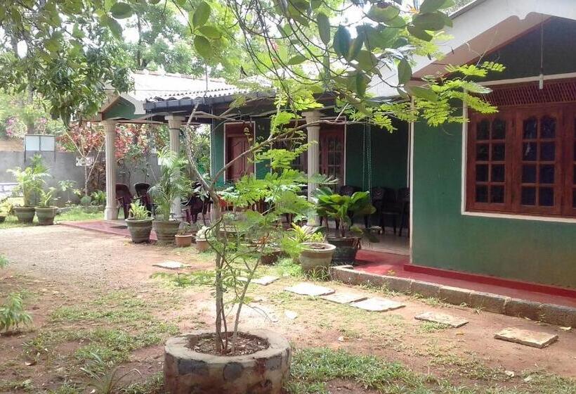 بنسيون Elephant Safari Lodge Sigiriya Junction