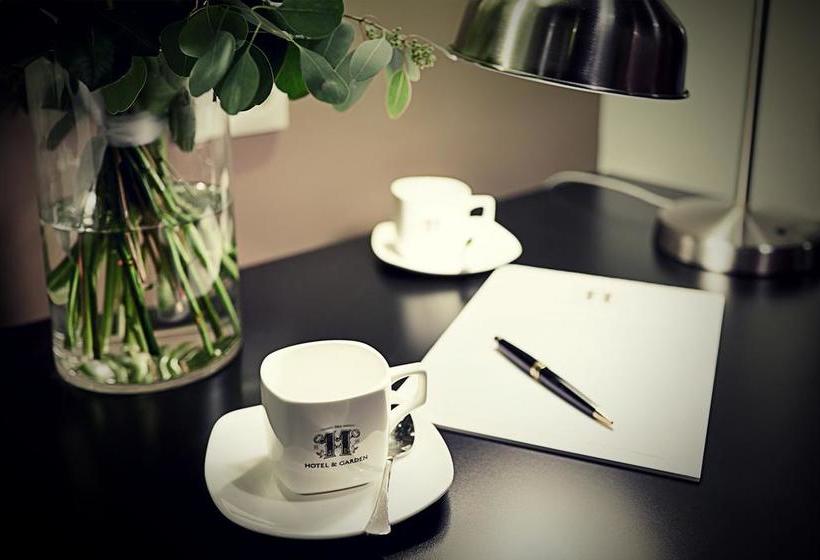 11 Hotel & Garden Boutique