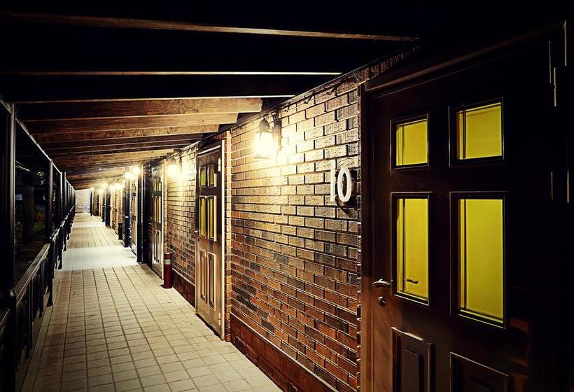 11 Hotel & Garden Boutique