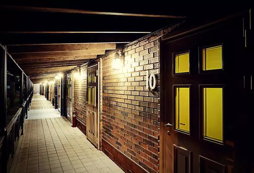 11 Hotel & Garden Boutique