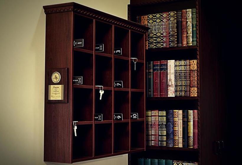 11 Hotel & Garden Boutique