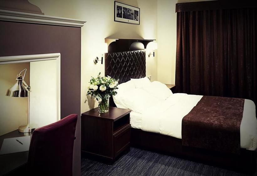 11 Hotel & Garden Boutique