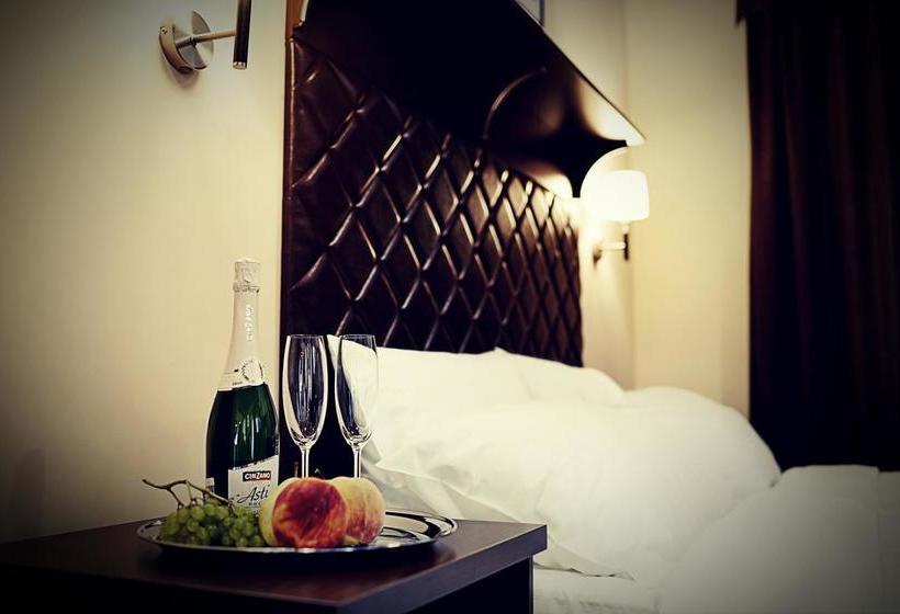 11 Hotel & Garden Boutique