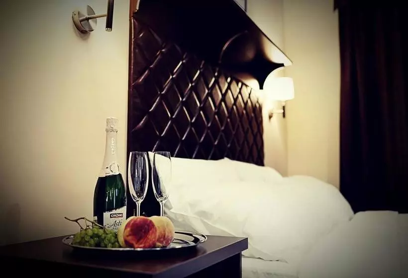 11 Hotel & Garden Boutique