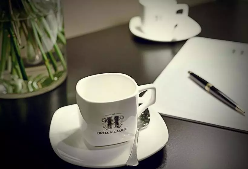 11 Hotel & Garden Boutique