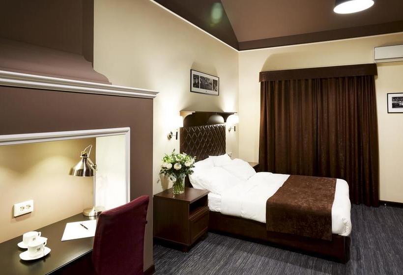 11 Hotel & Garden Boutique