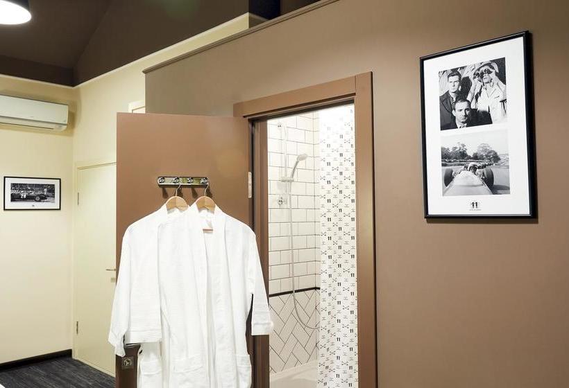 11 Hotel & Garden Boutique