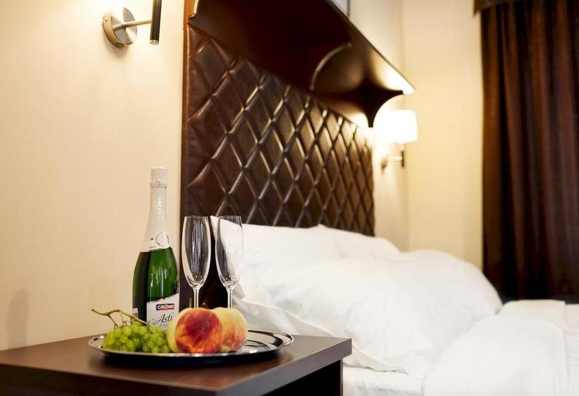 11 Hotel & Garden Boutique