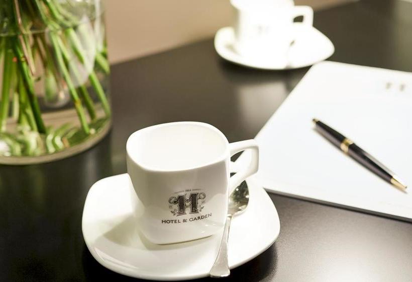 11 Hotel & Garden Boutique