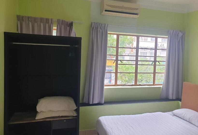 הוסטל Borneo Gaya Lodge