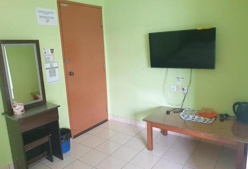 הוסטל Borneo Gaya Lodge