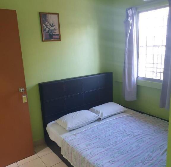 הוסטל Borneo Gaya Lodge