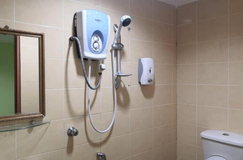 הוסטל Borneo Gaya Lodge