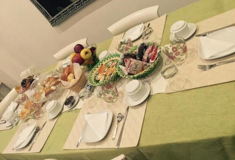 تختخواب و صبحانه Al Decoro