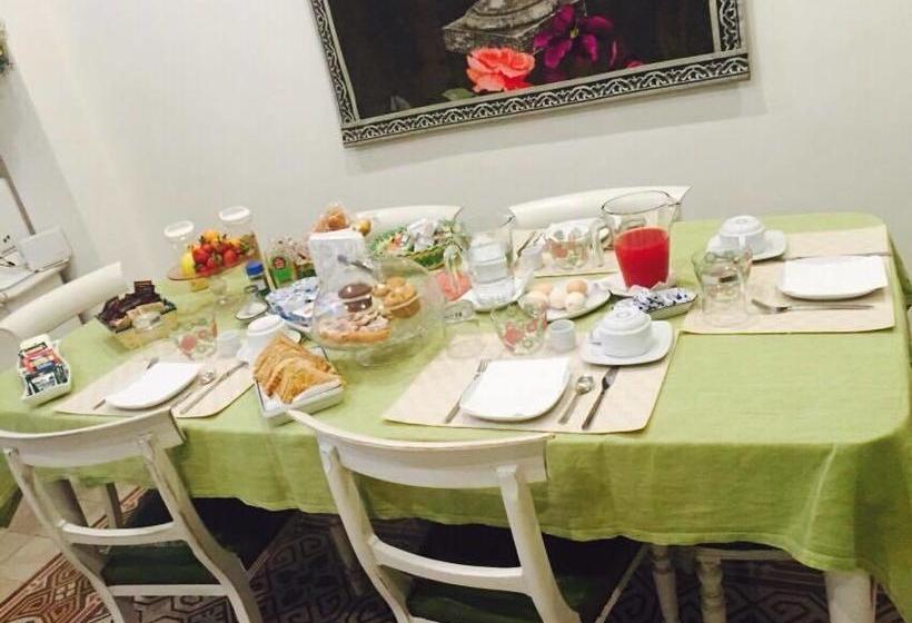 تختخواب و صبحانه Al Decoro