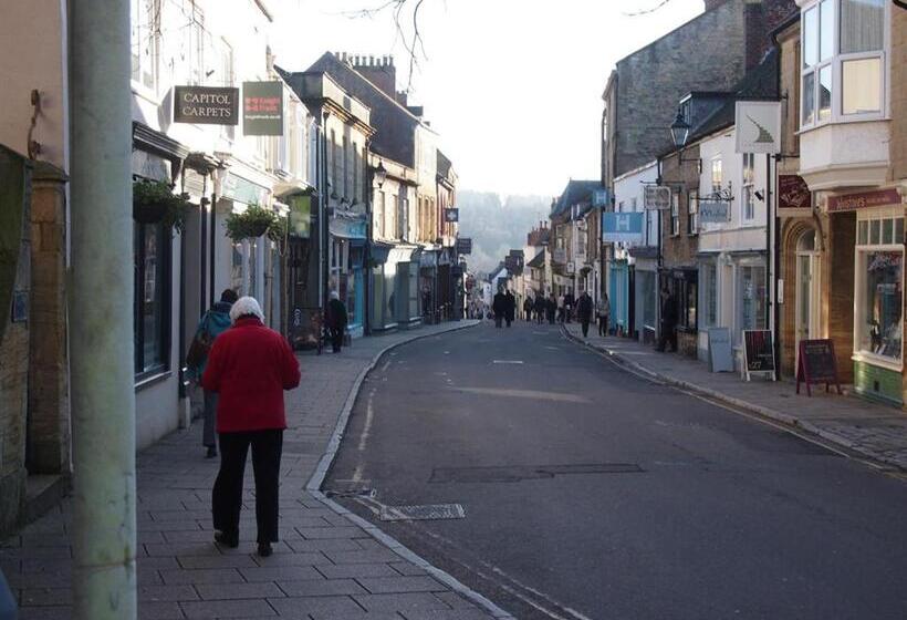 تختخواب و صبحانه Clare Cottage