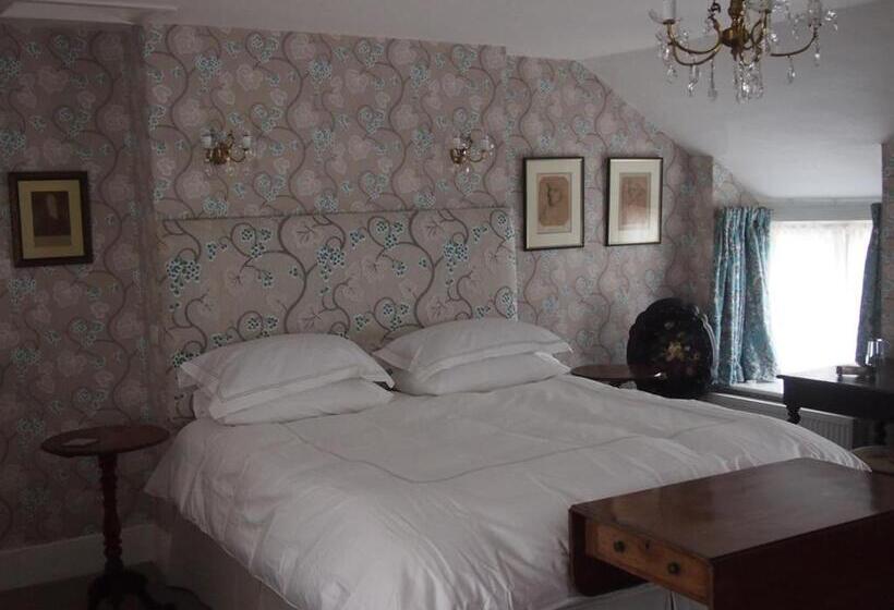 تختخواب و صبحانه Clare Cottage