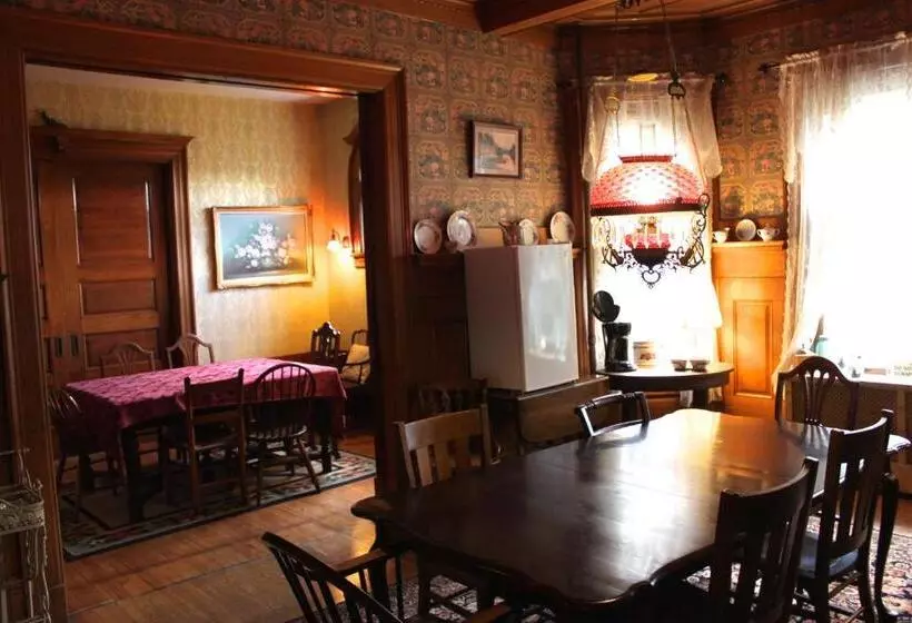 Aamiaismajoitus (B&B) Victorian Charm Inn