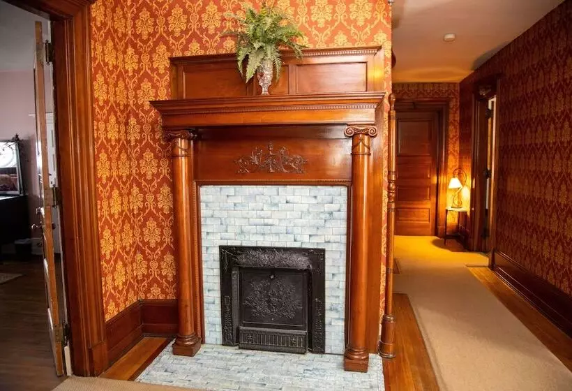 Aamiaismajoitus (B&B) Victorian Charm Inn