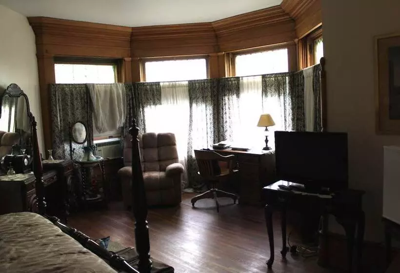 Aamiaismajoitus (B&B) Victorian Charm Inn
