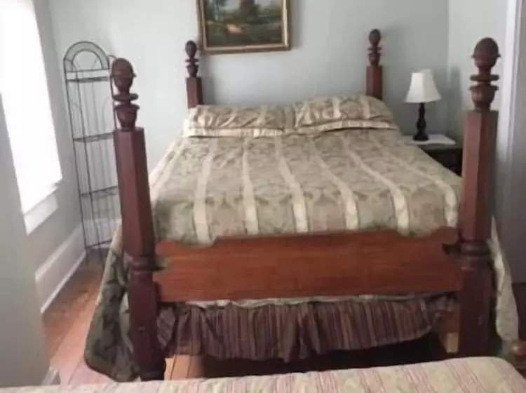 Aamiaismajoitus (B&B) Victorian Charm Inn