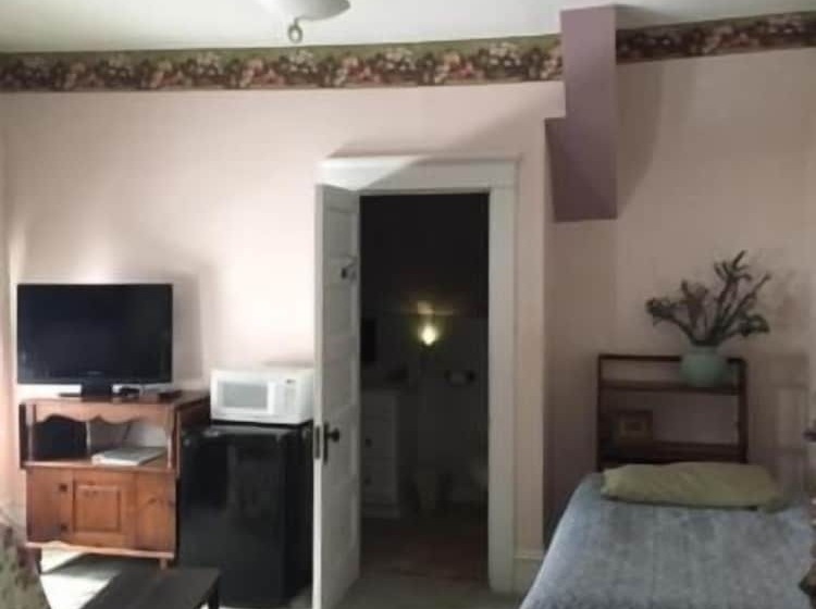 ベッドアンドブレックファースト Victorian Charm Inn