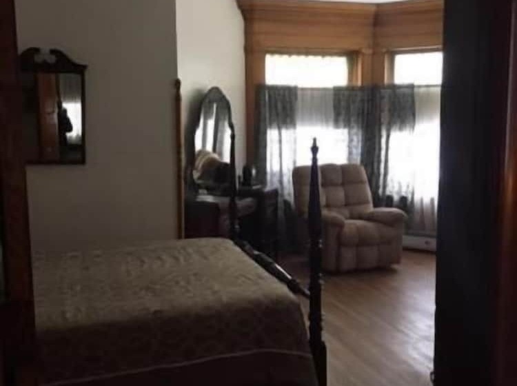 ベッドアンドブレックファースト Victorian Charm Inn