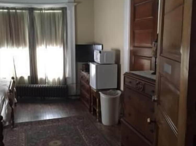 ベッドアンドブレックファースト Victorian Charm Inn