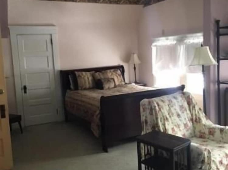 ベッドアンドブレックファースト Victorian Charm Inn