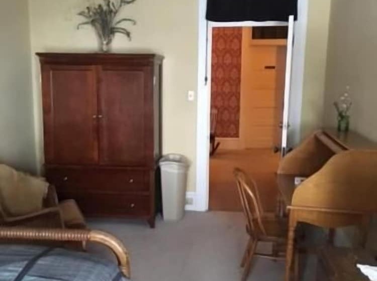 ベッドアンドブレックファースト Victorian Charm Inn