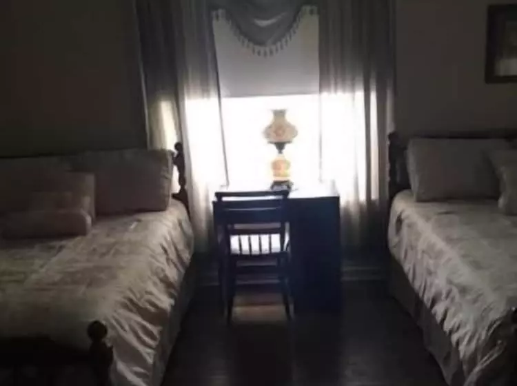 Aamiaismajoitus (B&B) Victorian Charm Inn
